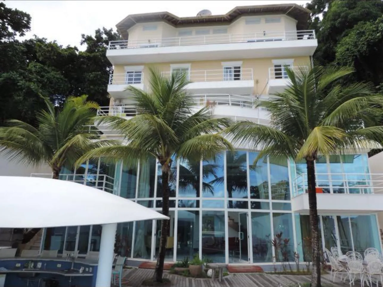 Condomínio Península: Ultra-Luxury Oceanfront Mansion in Enseada