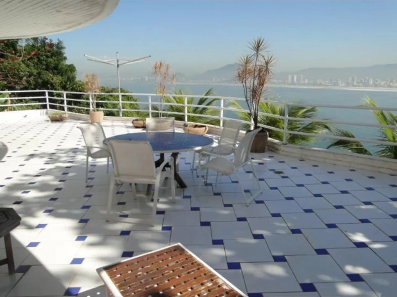 Condomínio Península: Ultra-Luxury Oceanfront Mansion in Enseada