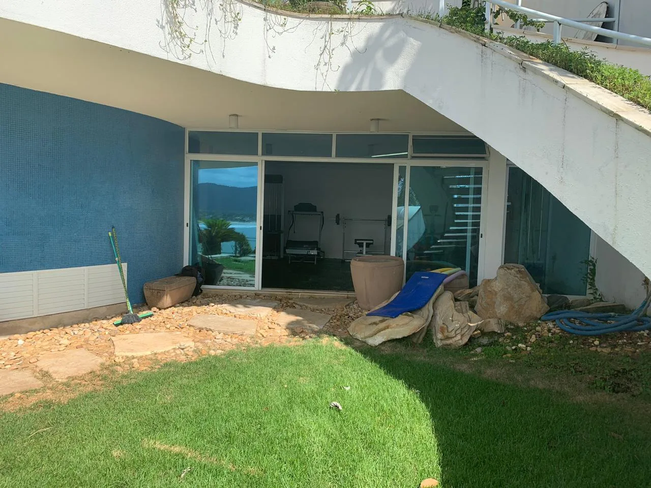 Condomínio Península: Ultra-Luxury Oceanfront Mansion in Enseada