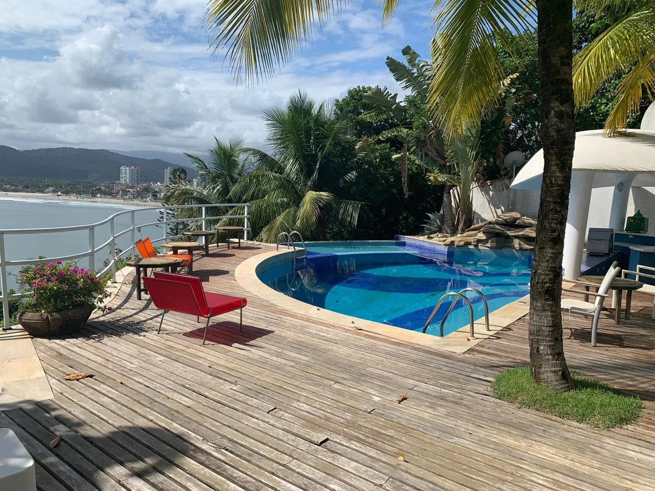 Condomínio Península: Ultra-Luxury Oceanfront Mansion in Enseada