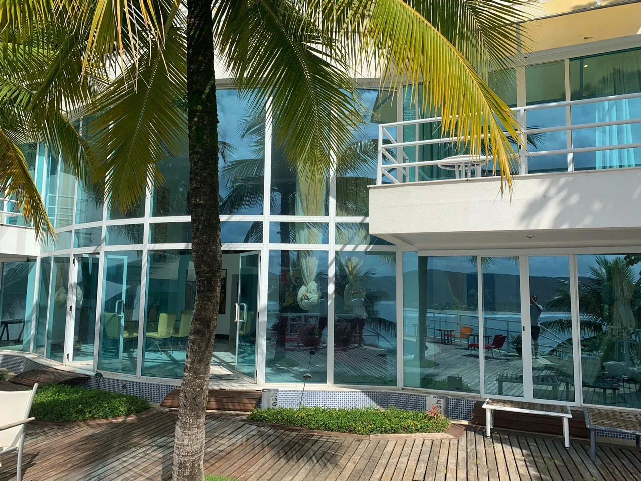 Condomínio Península: Ultra-Luxury Oceanfront Mansion in Enseada