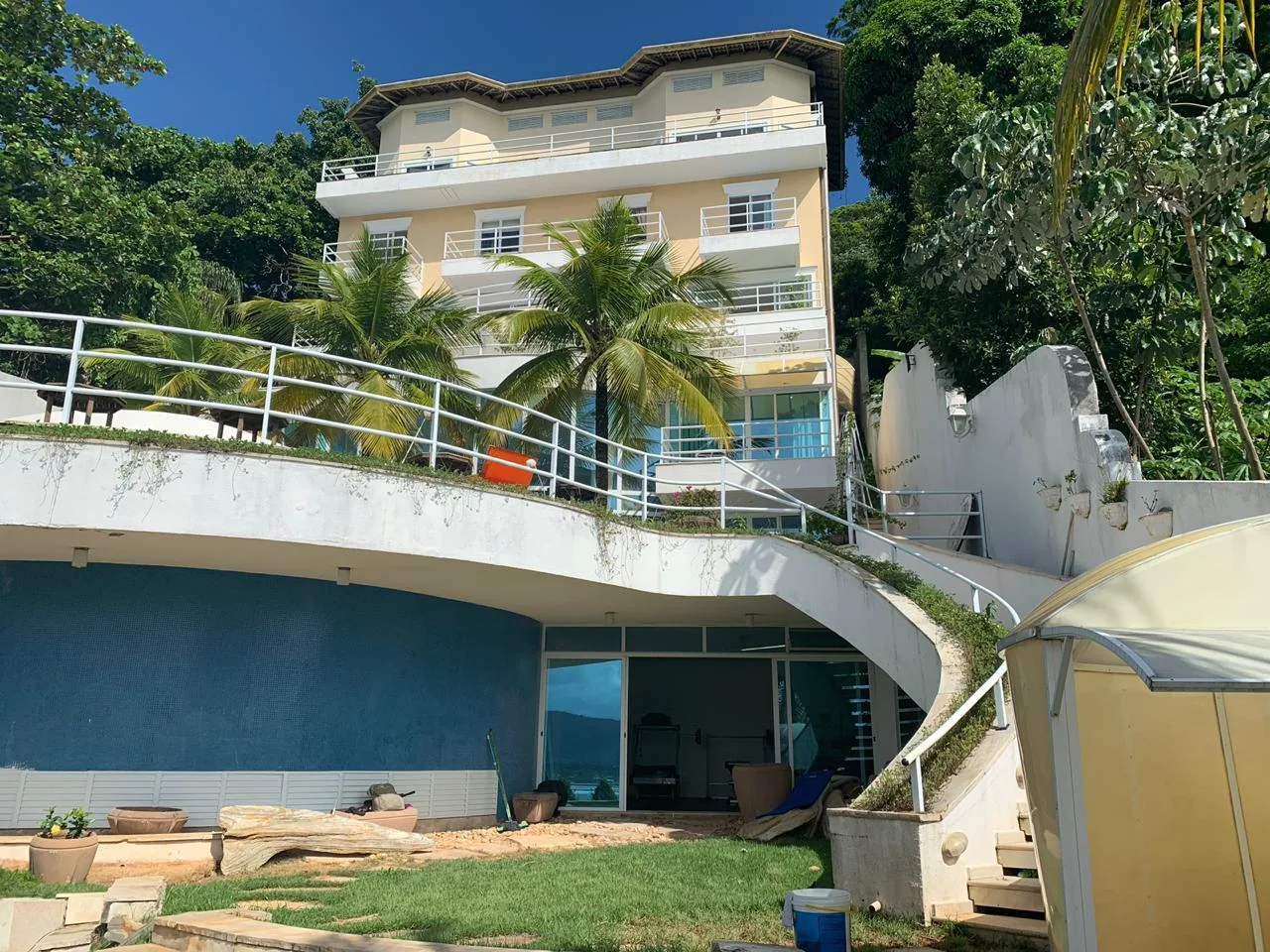 Condomínio Península: Ultra-Luxury Oceanfront Mansion in Enseada