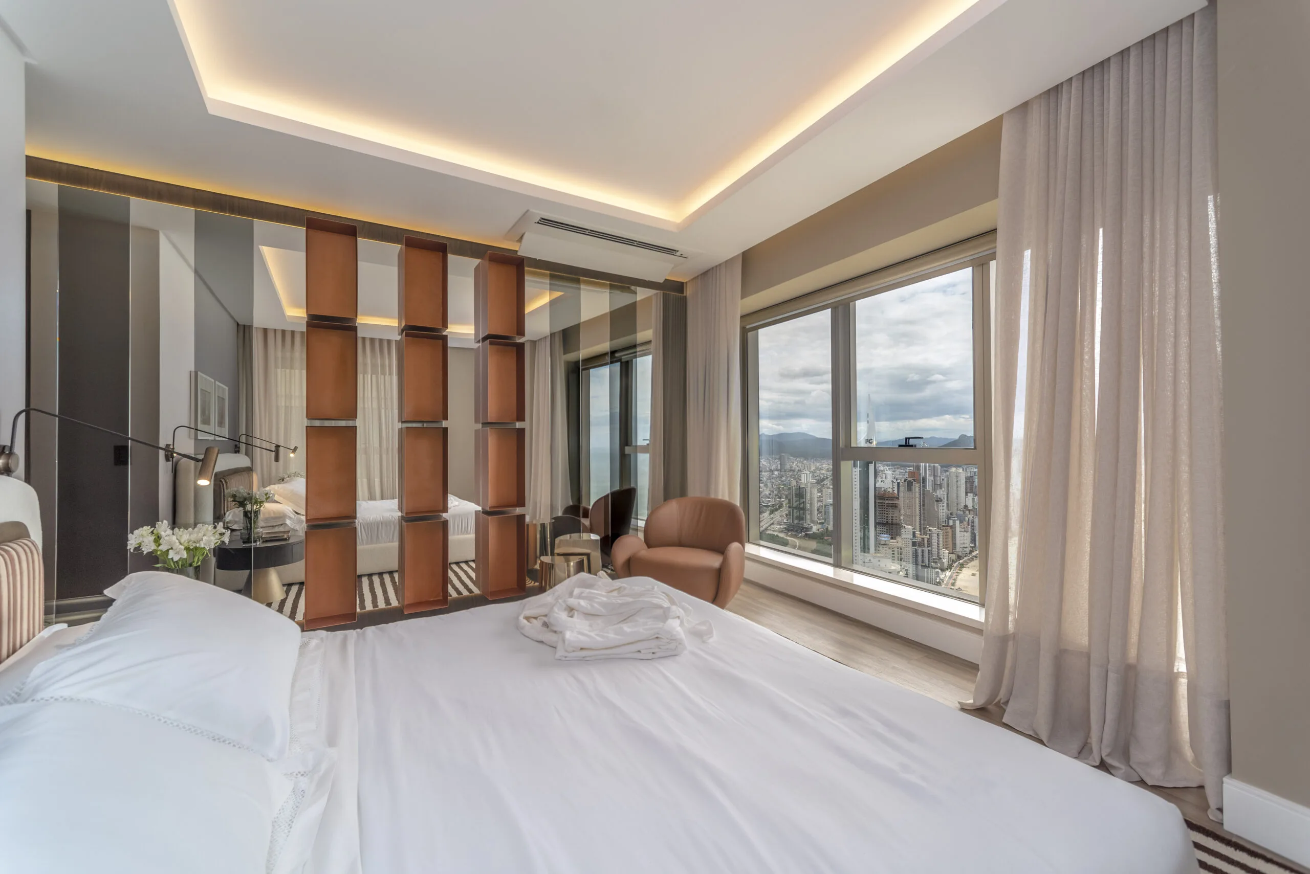 Yachthouse by Pininfarina: Luxury Penthouse in Barra Sul