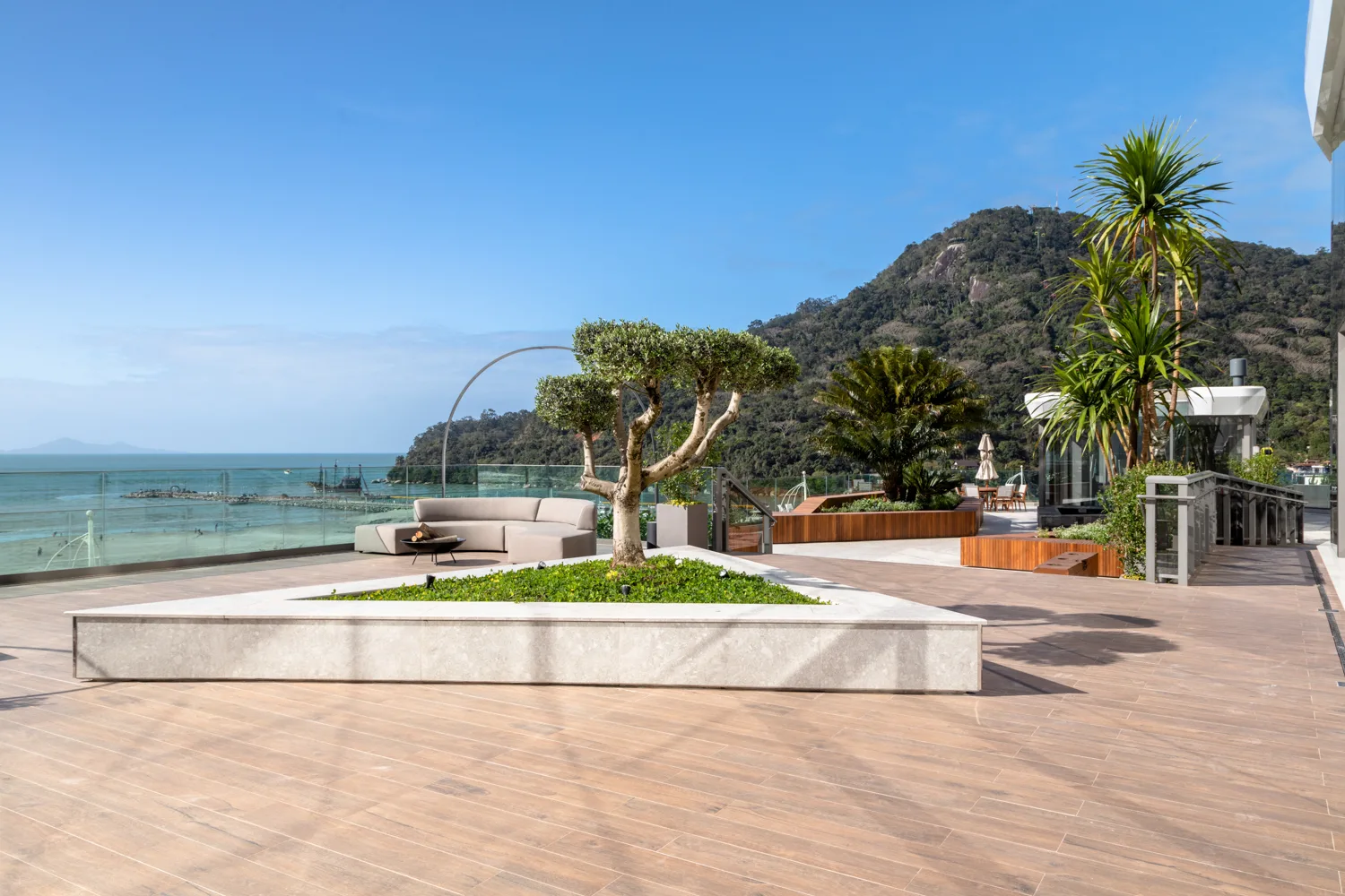 Pharos by Cechinel: Ultra-Luxury Oceanfront House in Avenida Atlântica