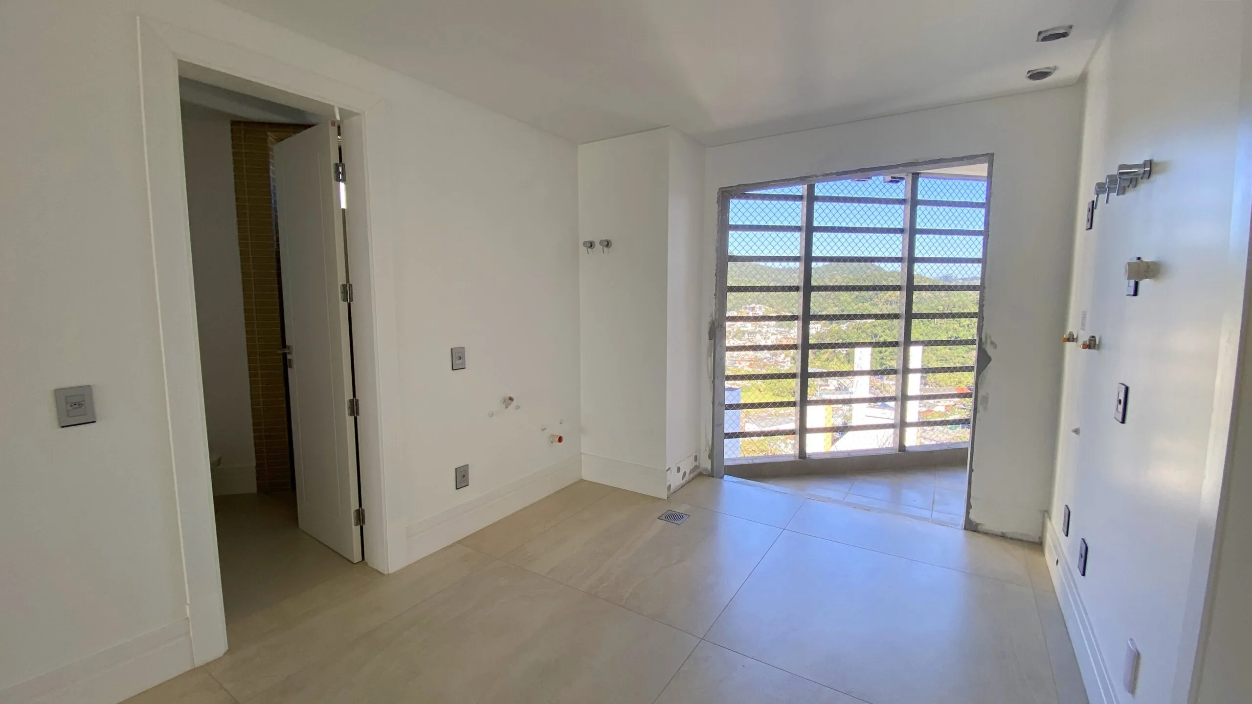 Pharos by Cechinel: Ultra-Luxury Oceanfront House in Avenida Atlântica