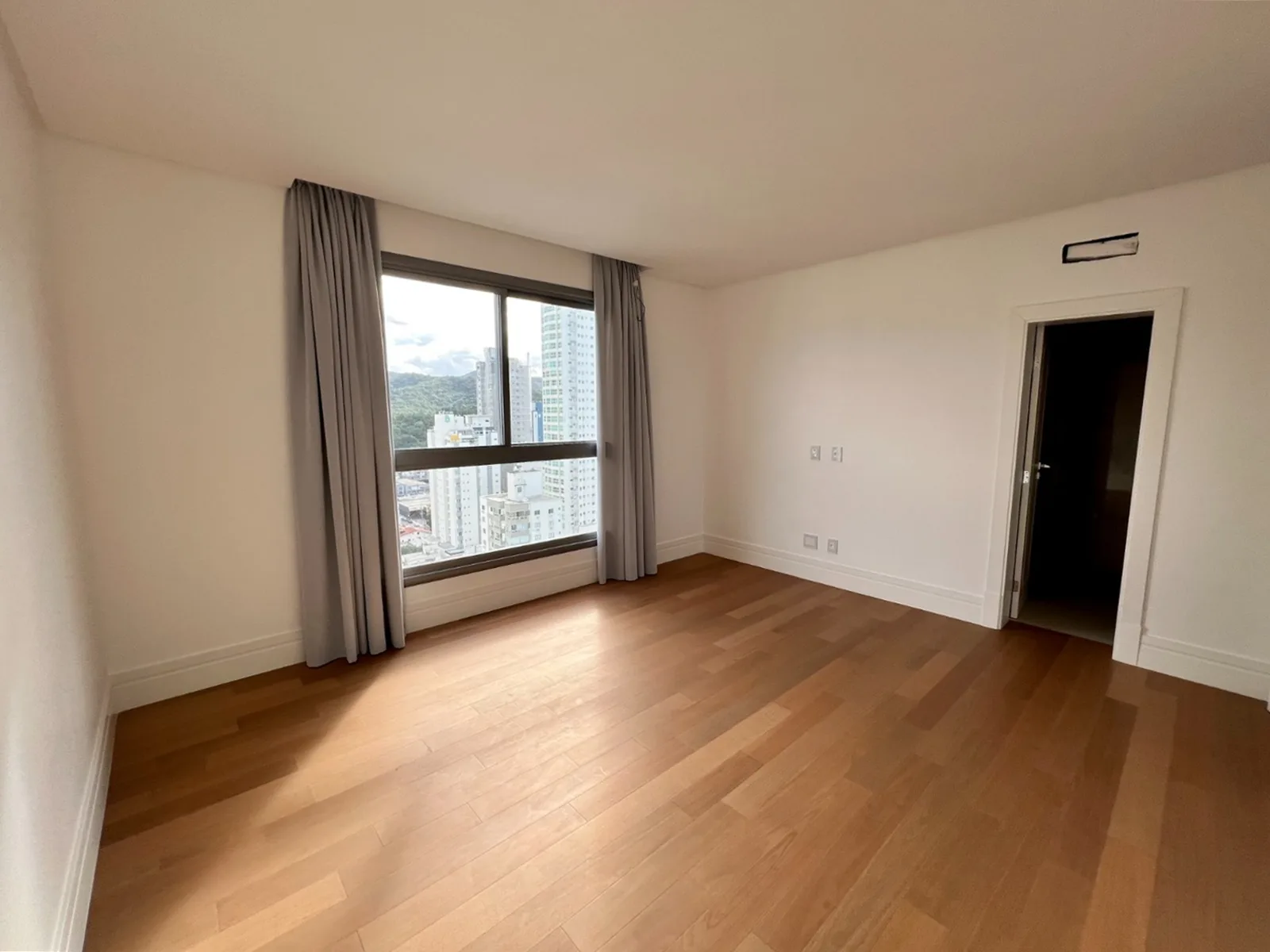 Splendido by Cechinel: Ultra-Luxury Oceanfront Residence in Centro