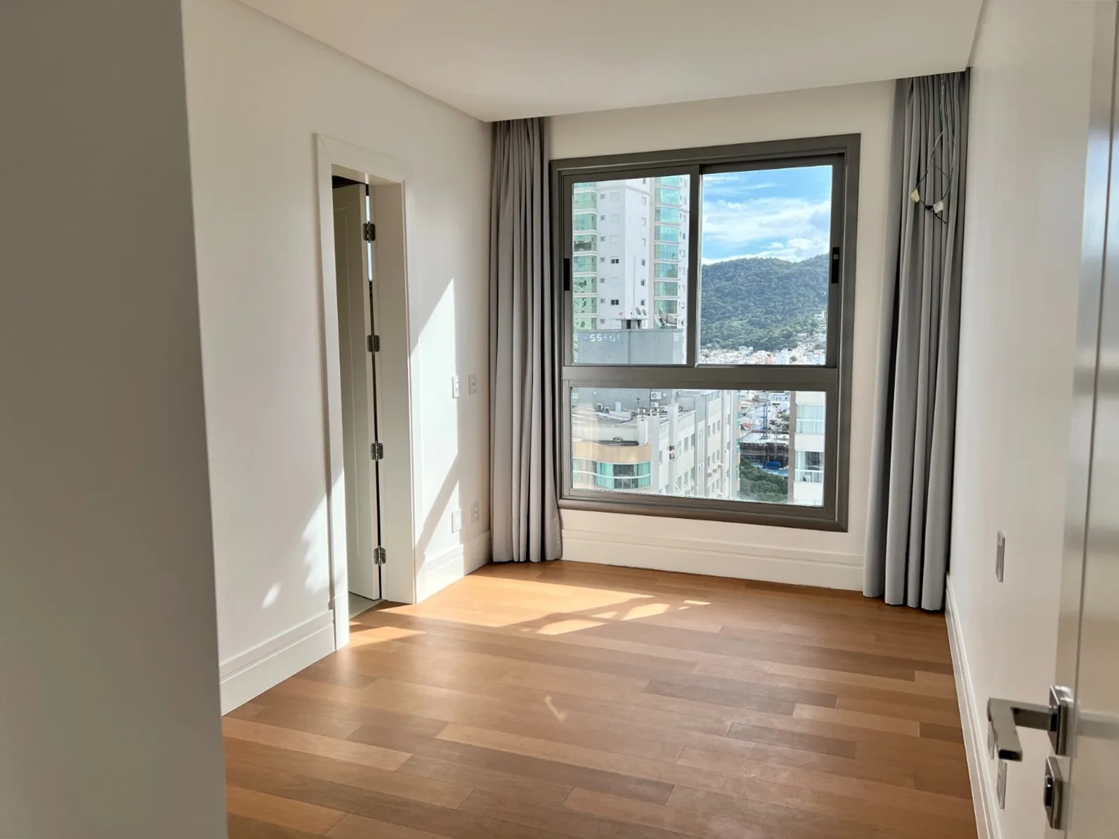 Splendido by Cechinel: Ultra-Luxury Oceanfront Residence in Centro