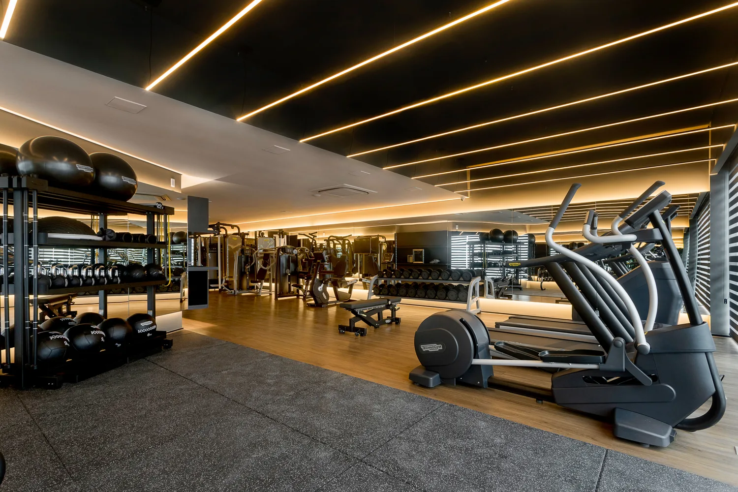 Splendido by Cechinel: Ultra-Luxury Oceanfront Residence in Centro