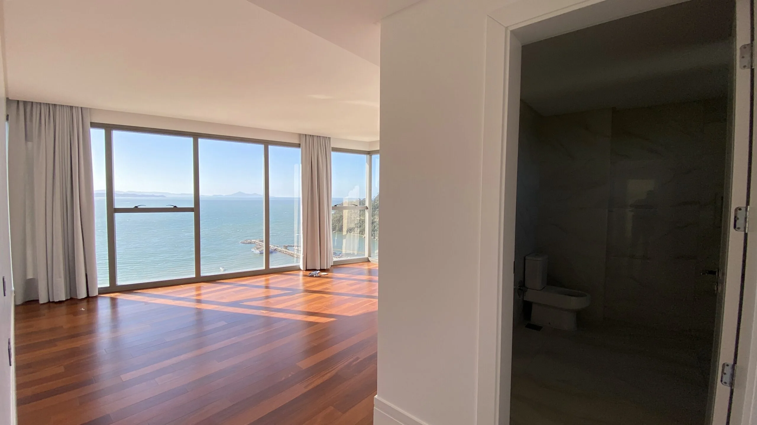 Pharos by Cechinel: Ultra-Luxury Oceanfront House in Avenida Atlântica