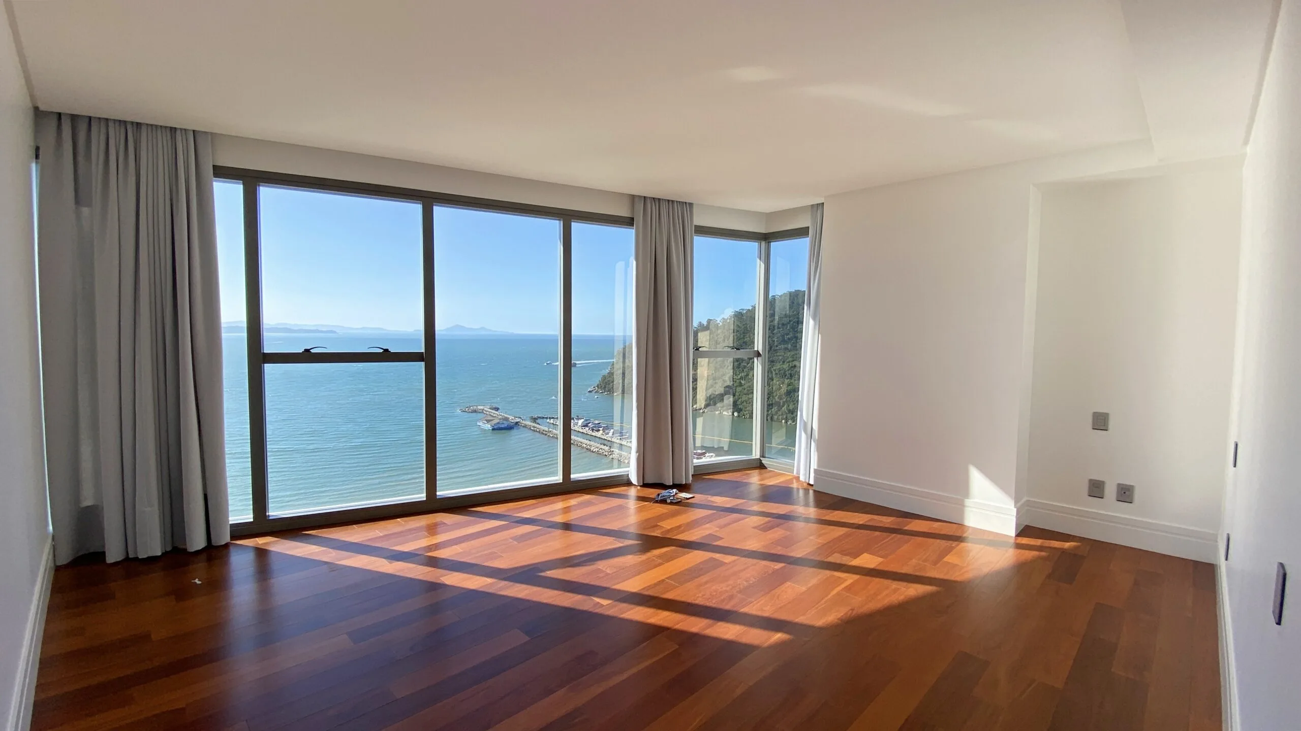 Pharos by Cechinel: Ultra-Luxury Oceanfront House in Avenida Atlântica