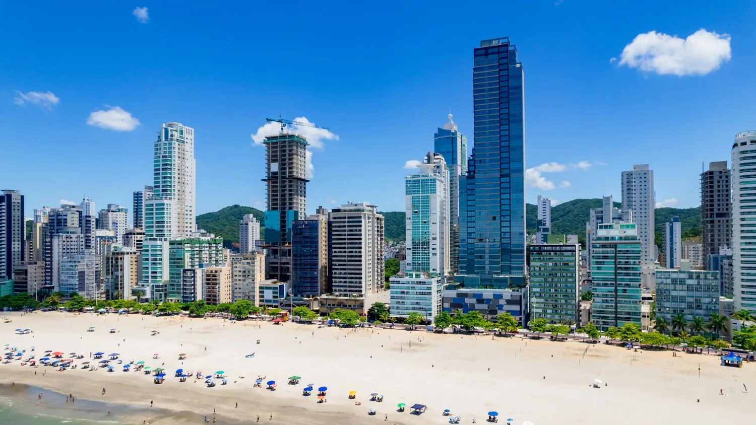 Splendido by Cechinel: Ultra-Luxury Oceanfront Residence in Centro