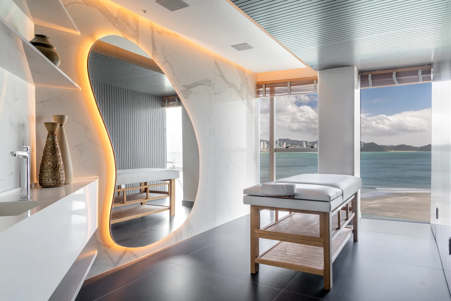 Pharos by Cechinel: Ultra-Luxury Oceanfront House in Avenida Atlântica