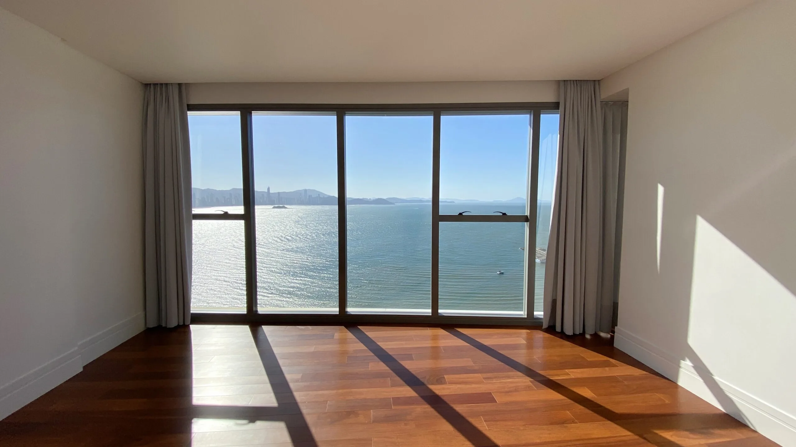 Pharos by Cechinel: Ultra-Luxury Oceanfront House in Avenida Atlântica