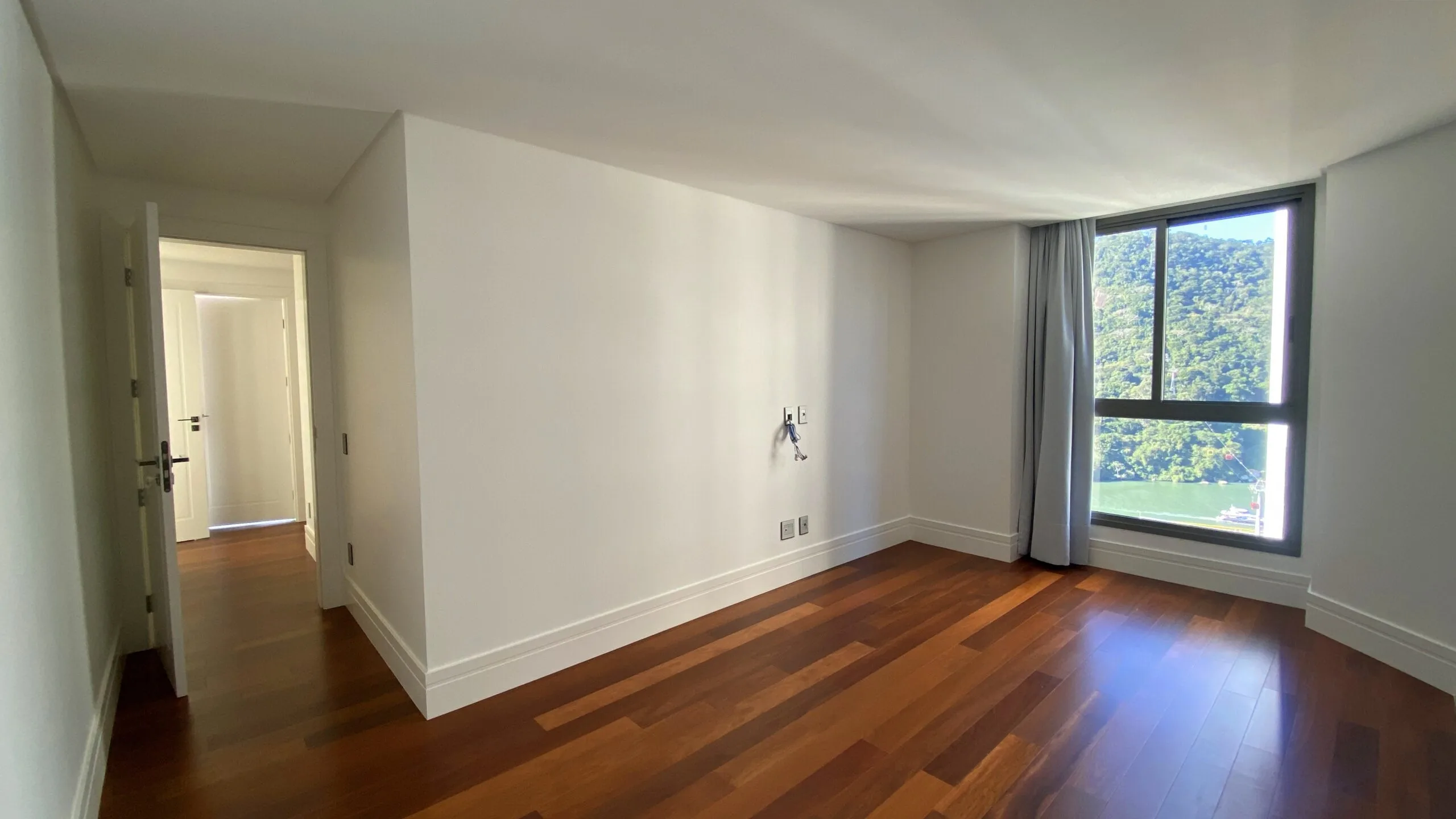 Pharos by Cechinel: Ultra-Luxury Oceanfront House in Avenida Atlântica