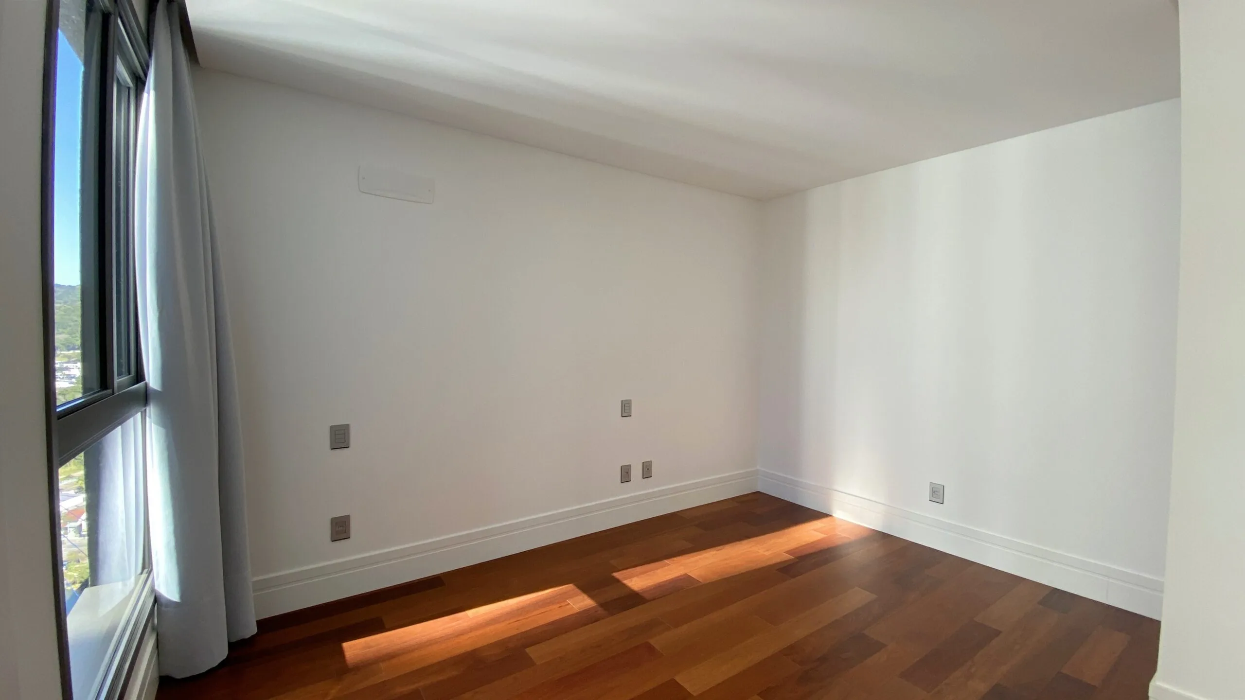 Pharos by Cechinel: Ultra-Luxury Oceanfront House in Avenida Atlântica