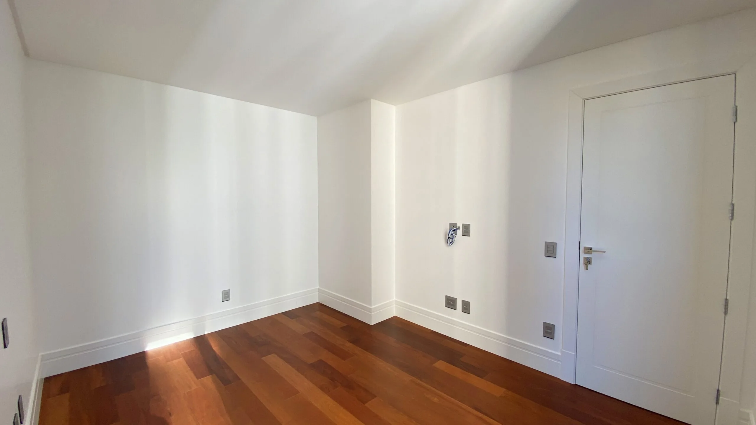 Pharos by Cechinel: Ultra-Luxury Oceanfront House in Avenida Atlântica