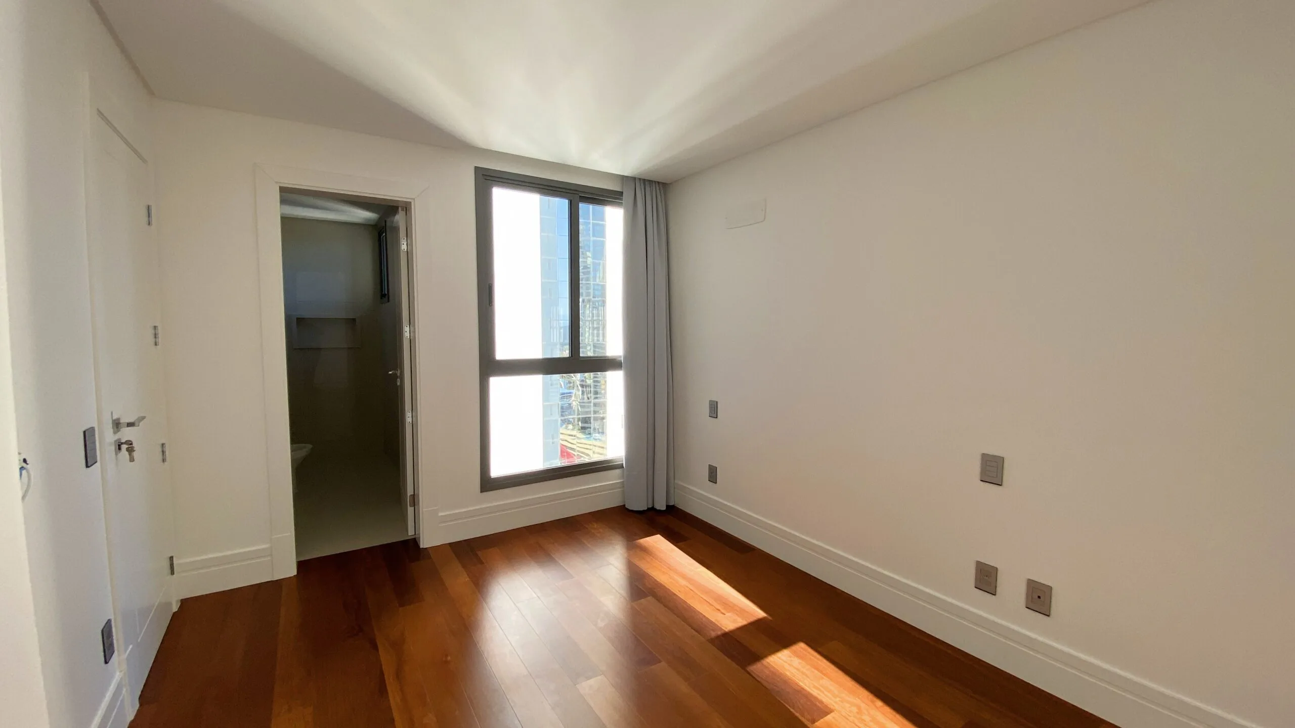 Pharos by Cechinel: Ultra-Luxury Oceanfront House in Avenida Atlântica