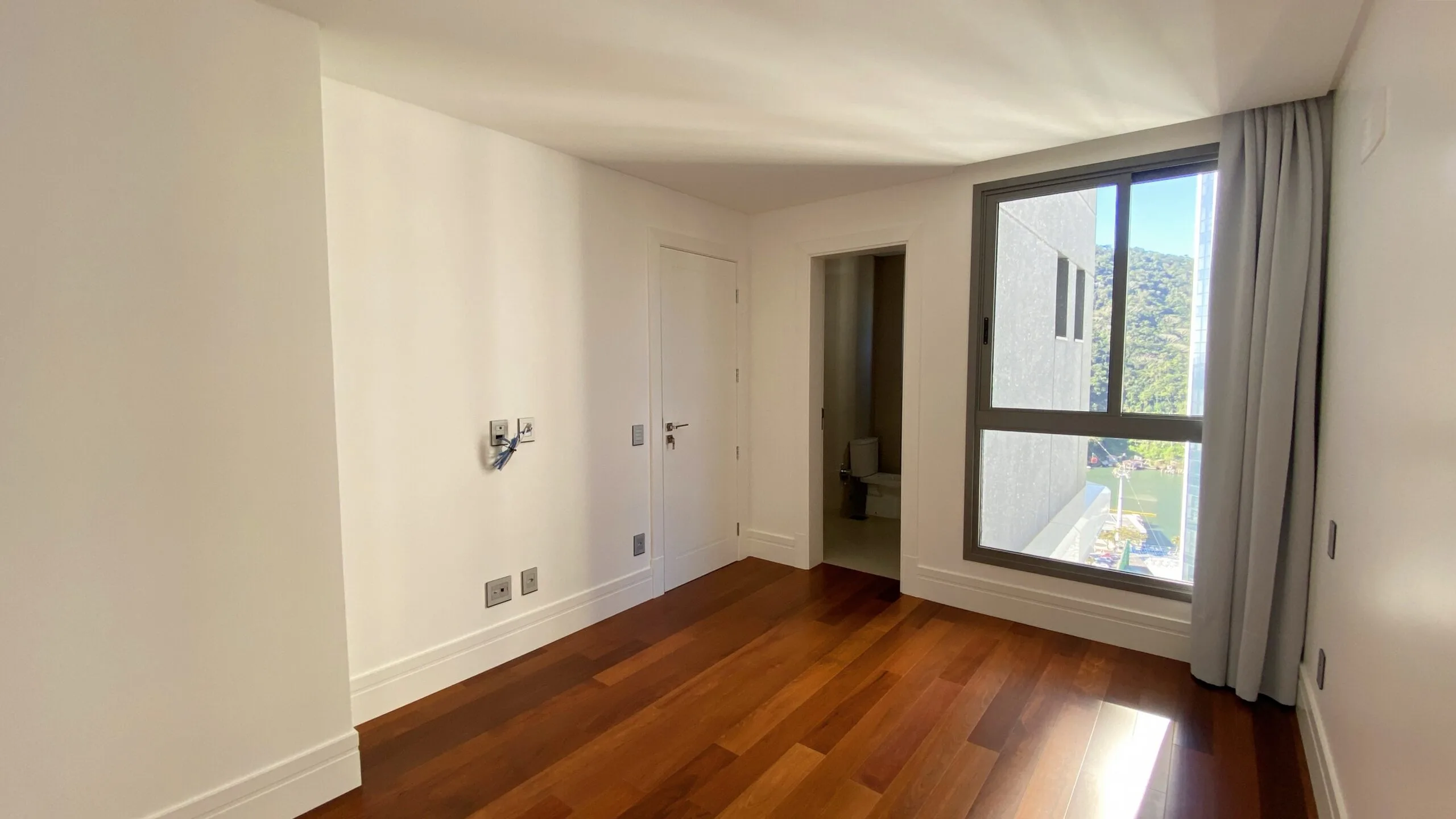 Pharos by Cechinel: Ultra-Luxury Oceanfront House in Avenida Atlântica