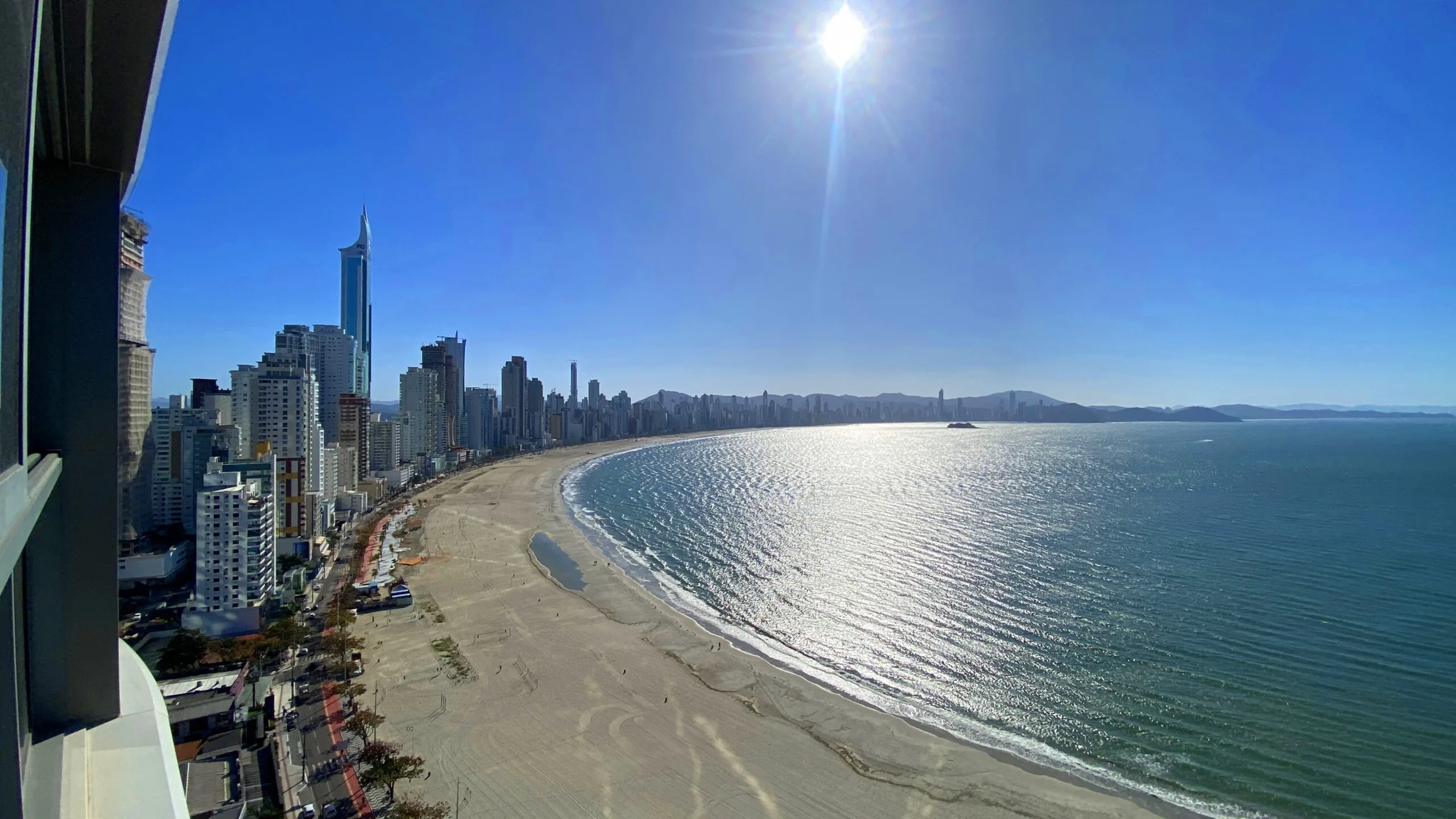 Pharos by Cechinel: Ultra-Luxury Oceanfront House in Avenida Atlântica