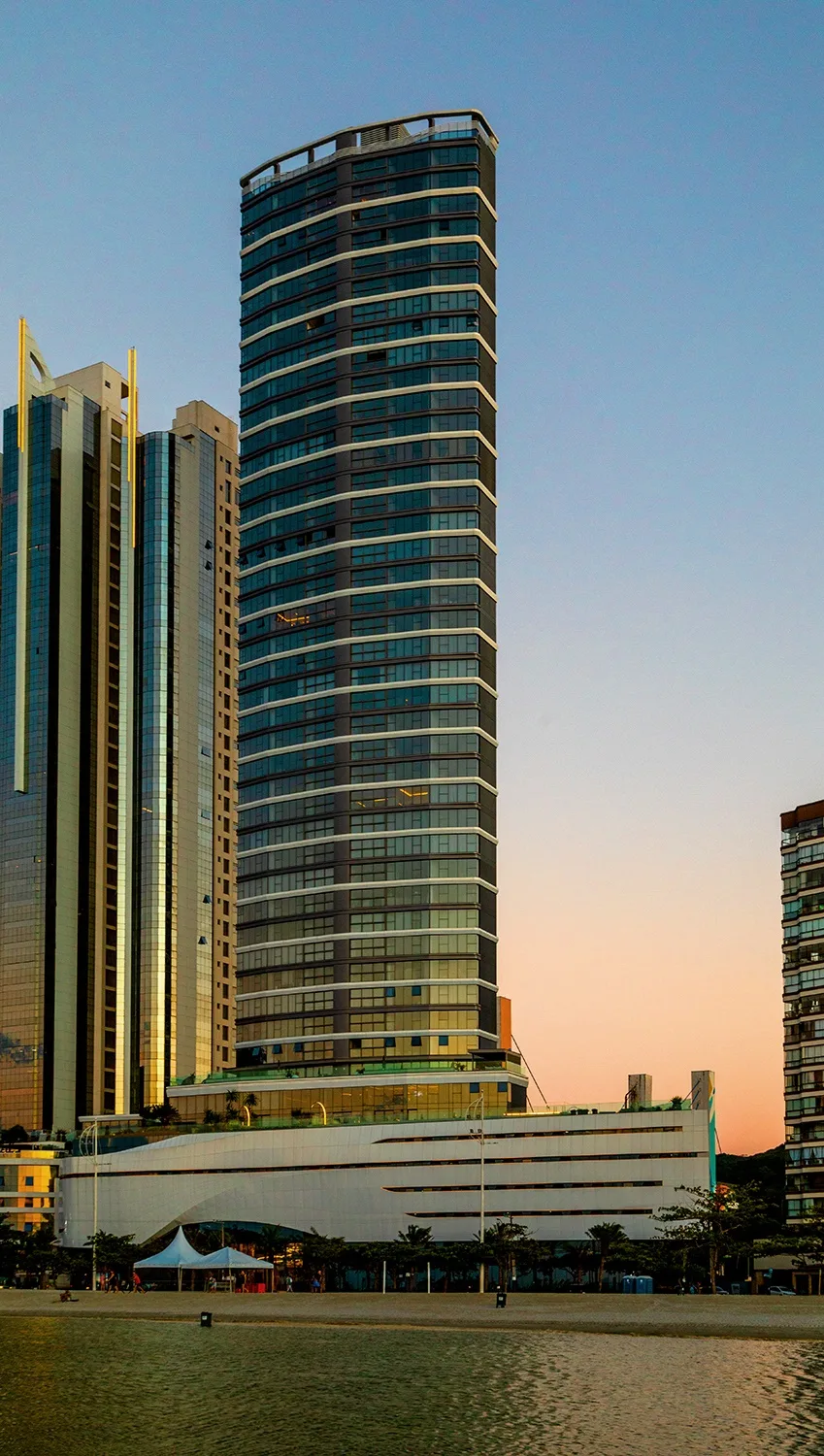 Pharos by Cechinel: Ultra-Luxury Oceanfront House in Avenida Atlântica