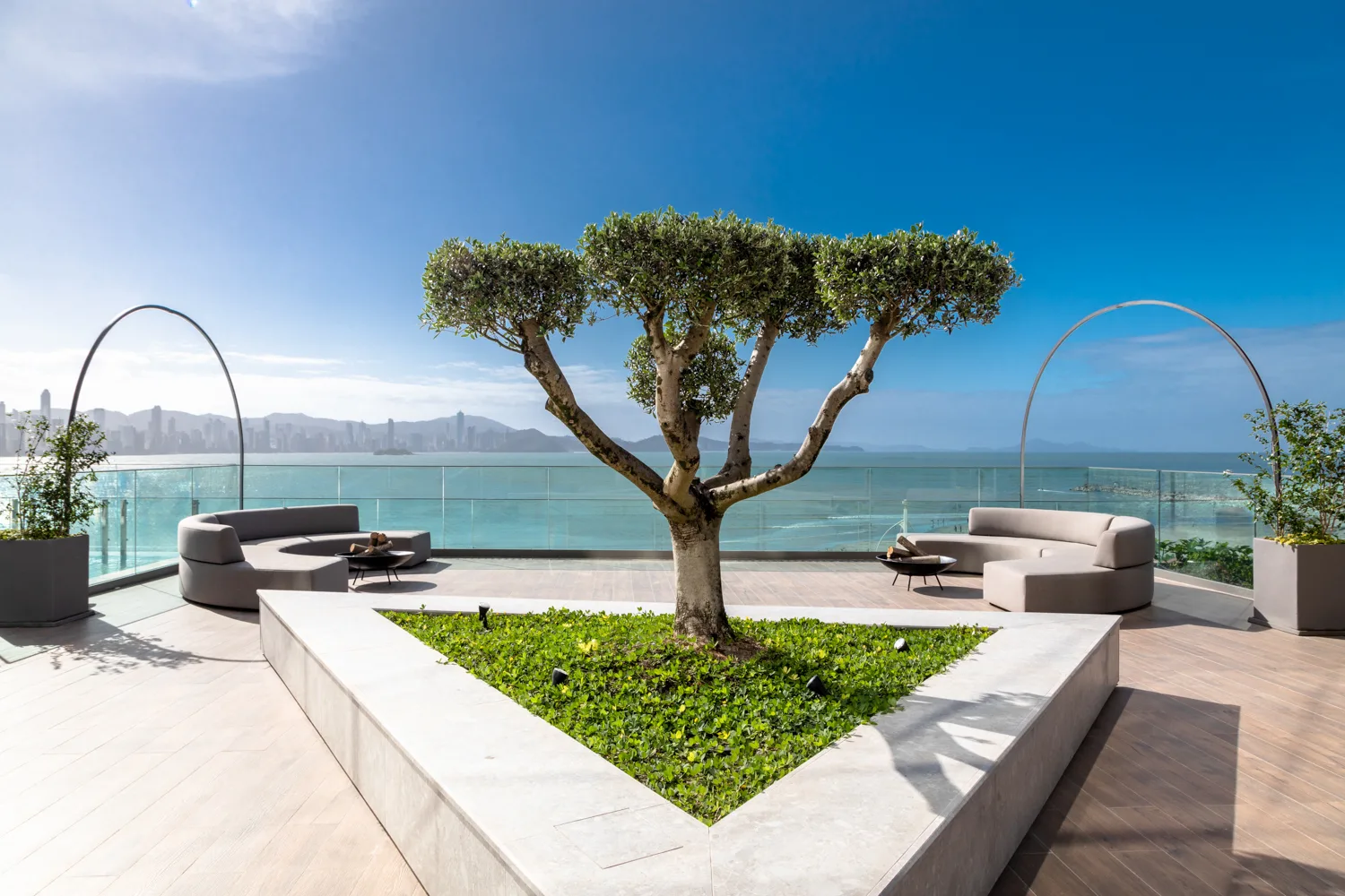 Pharos by Cechinel: Ultra-Luxury Oceanfront House in Avenida Atlântica