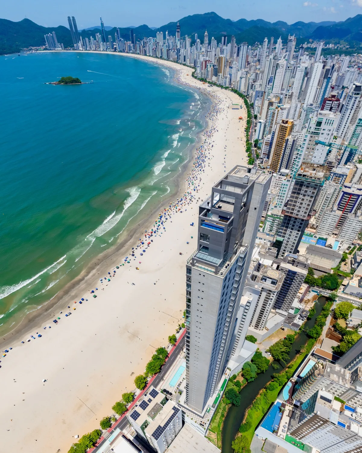 Splendido by Cechinel: Ultra-Luxury Oceanfront Residence in Centro