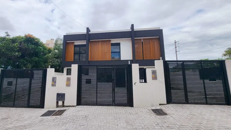 Contemporary House with Private Garden in Florianópolis — Florianópolis
