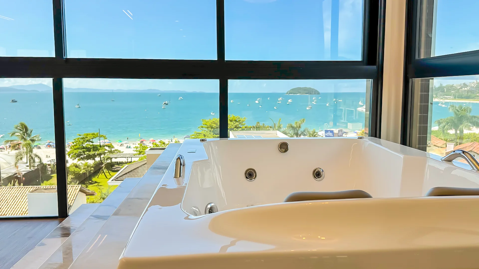 Authentique by Agnes: Luxury House with Ocean Views in Florianópolis