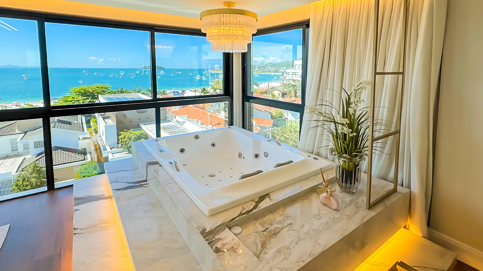 Authentique by Agnes: Luxury House with Ocean Views in Florianópolis