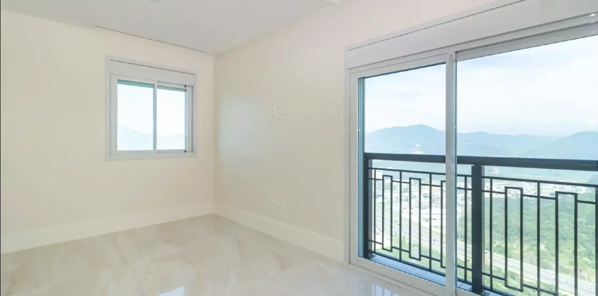 Aurora Exclusive Home: Ultra-Luxury Apartment with Oceanfront Balcony in Avenida Atlântica