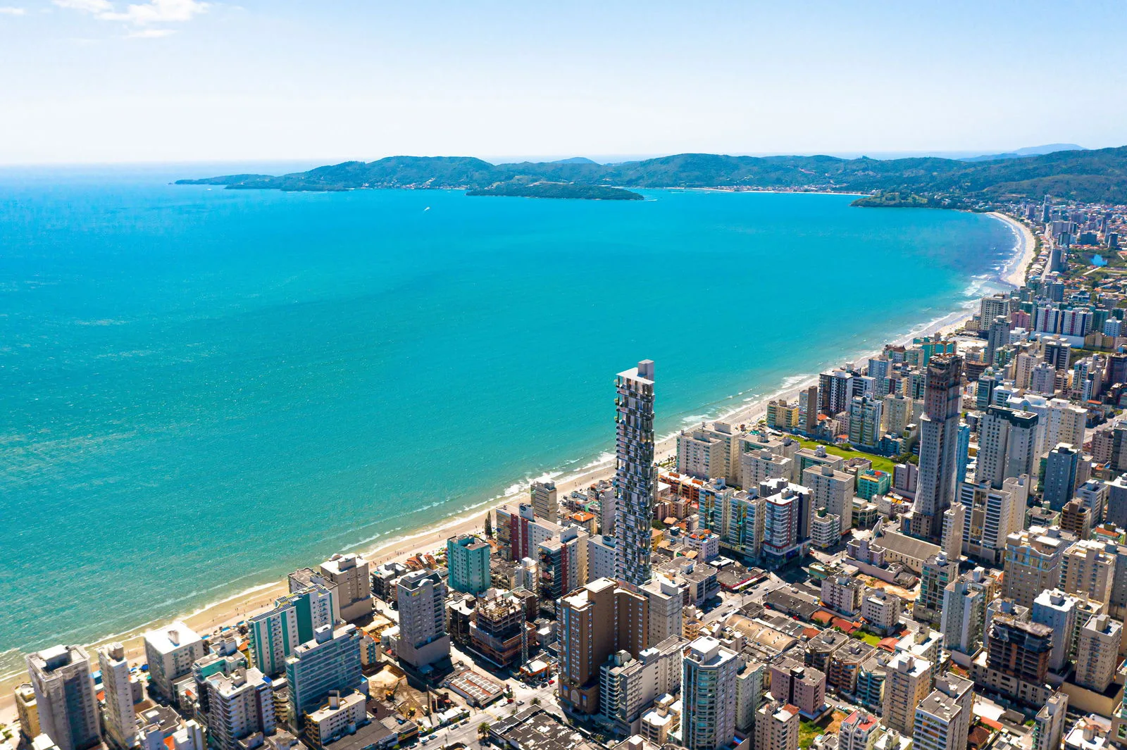 Vitreo 271: Luxury House with Private Pool in Itapema