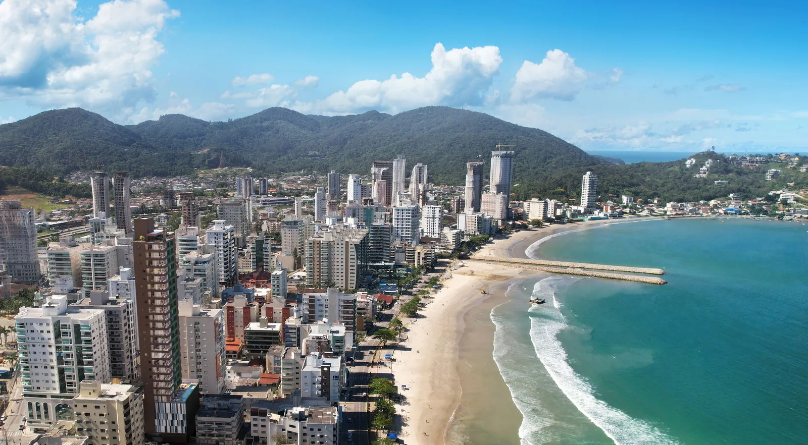 143 Mayfair: Luxury Oceanview Residence in Itapema