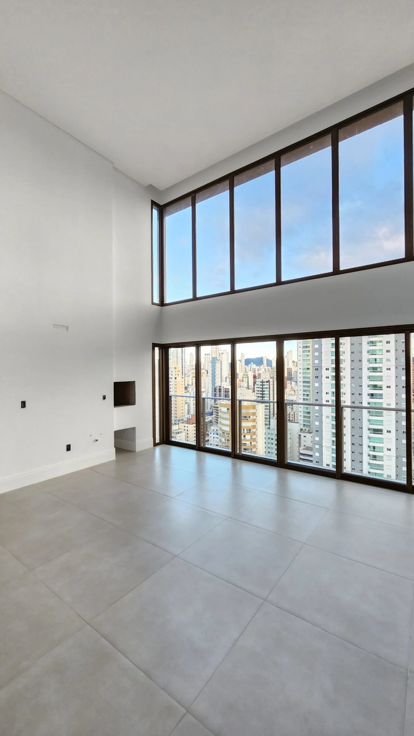 Admirá by Arrka: Luxury Duplex with Rooftop Resort in Balneário Camboriú