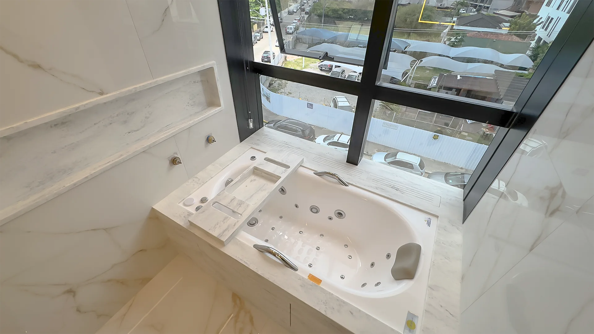 Authentique Jurerê: Luxury Oceanview Residence in Florianópolis