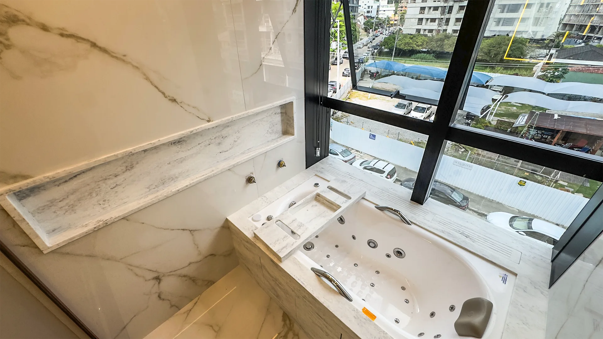 Authentique Jurerê: Luxury Oceanview Residence in Florianópolis