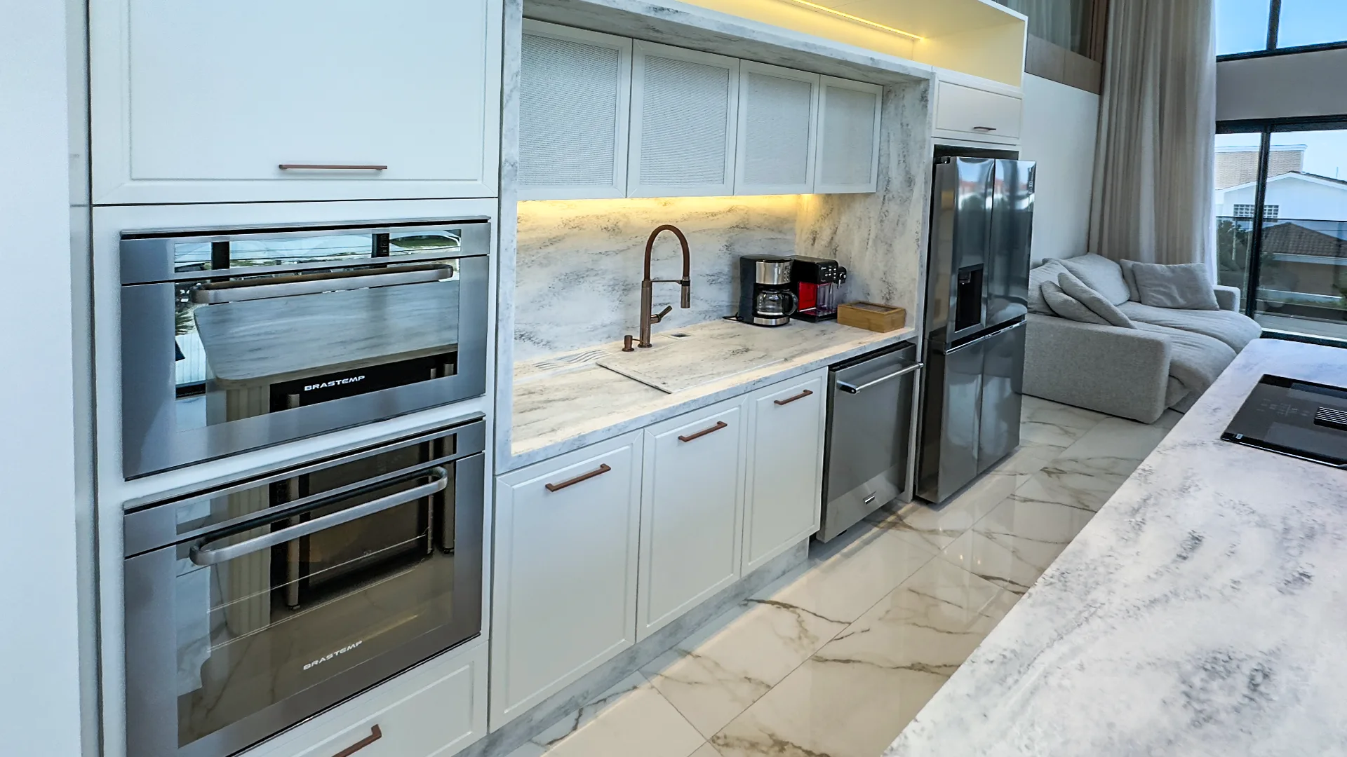 Authentique Jurerê: Luxury Oceanview Residence in Florianópolis