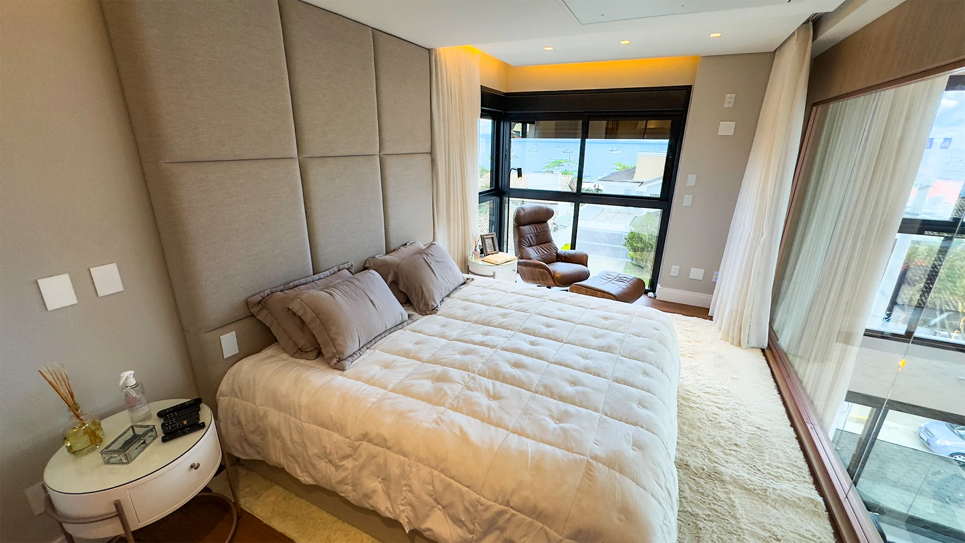 Authentique Jurerê: Luxury Oceanview Residence in Florianópolis