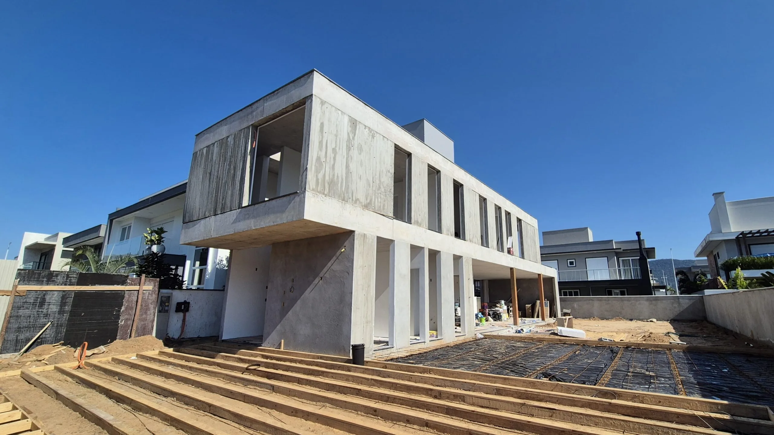 Brutalist-Style Smart Home with Private Garden in Florianópolis