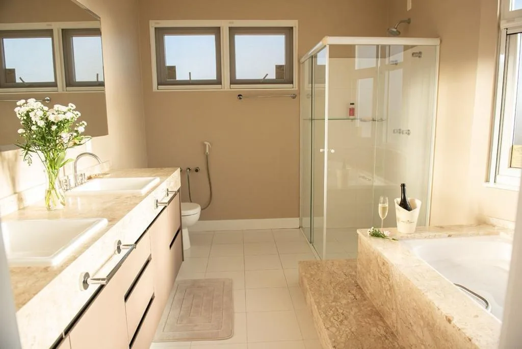 Jurerê Internacional: Ultra-Luxury Villa with Private Pool in Florianópolis