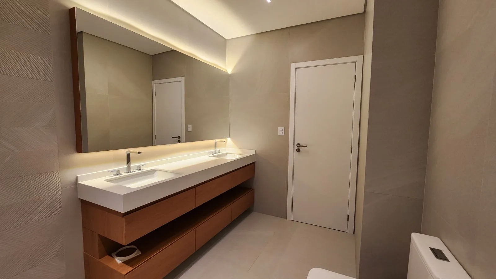 Premium Residence with Private Garden in Florianópolis