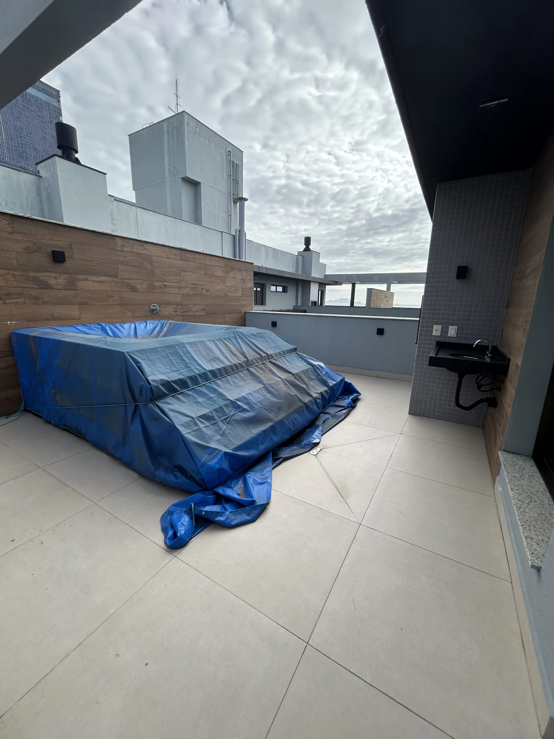 Belvedere Beach Garden: Luxury Penthouse with Ocean Views in Florianópolis