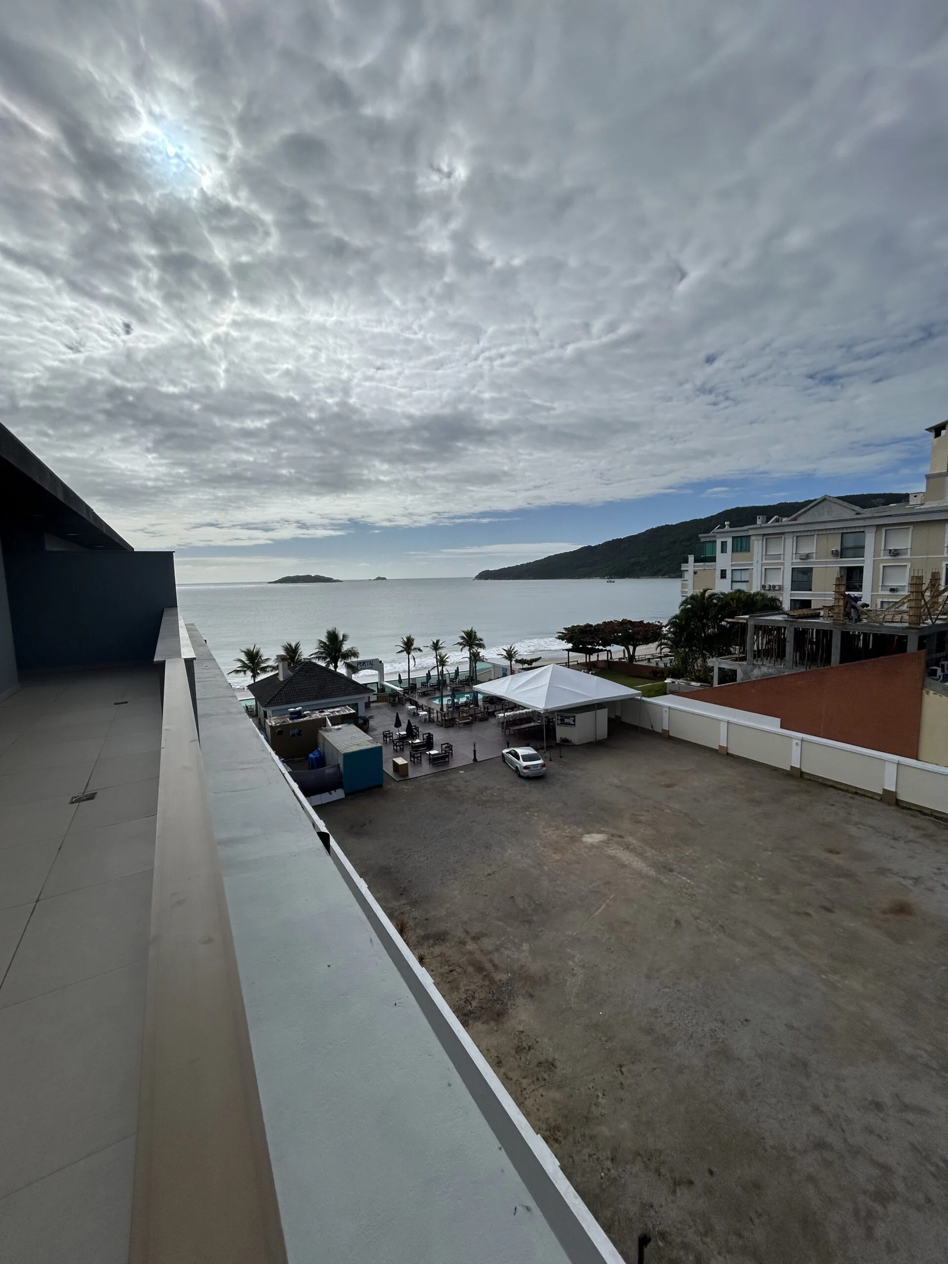 Belvedere Beach Garden: Luxury Penthouse with Ocean Views in Florianópolis