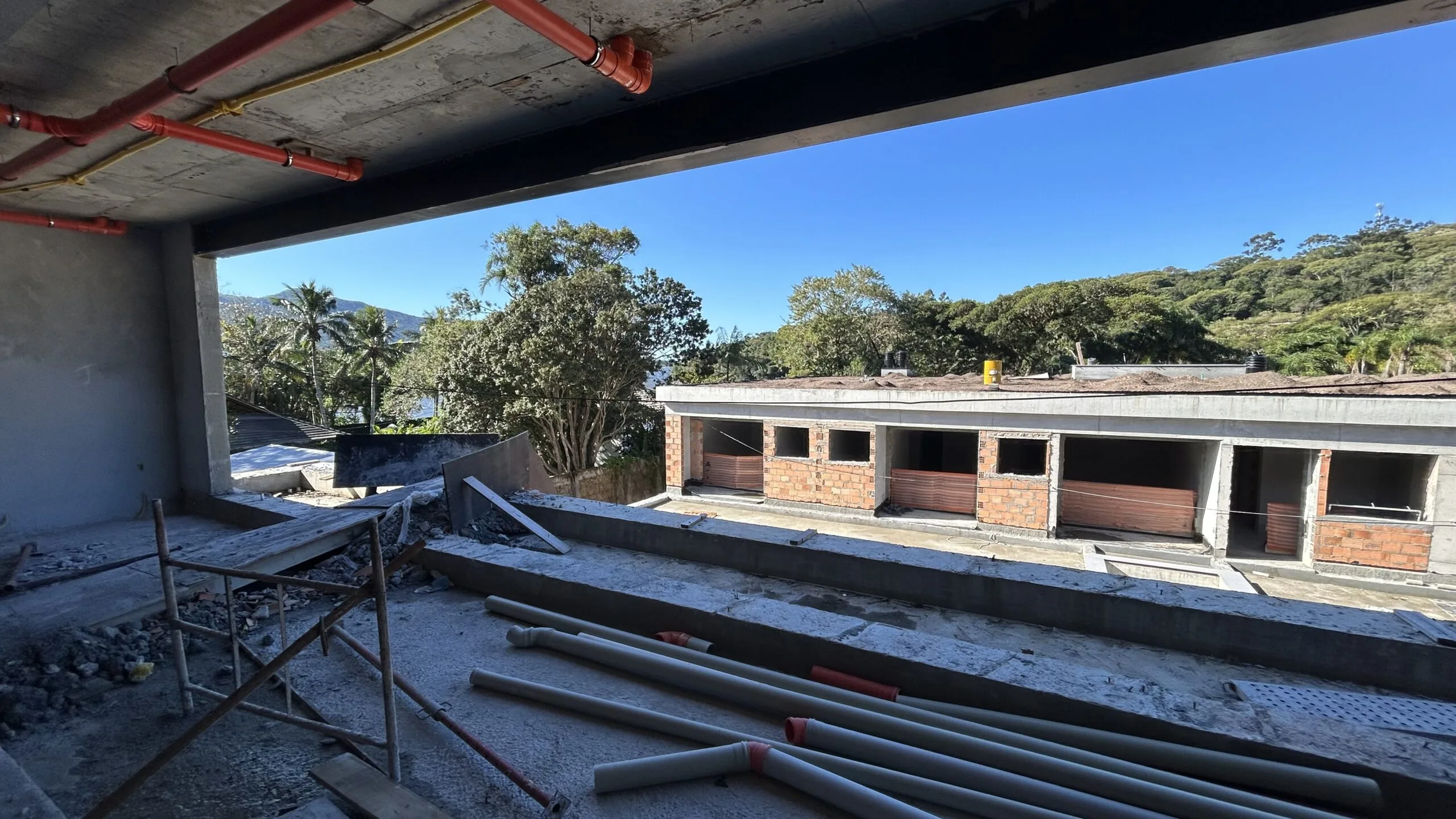 Moradas do Canto: Ultra-Luxury Suspended Mansion with Lagoon Views in Florianópolis
