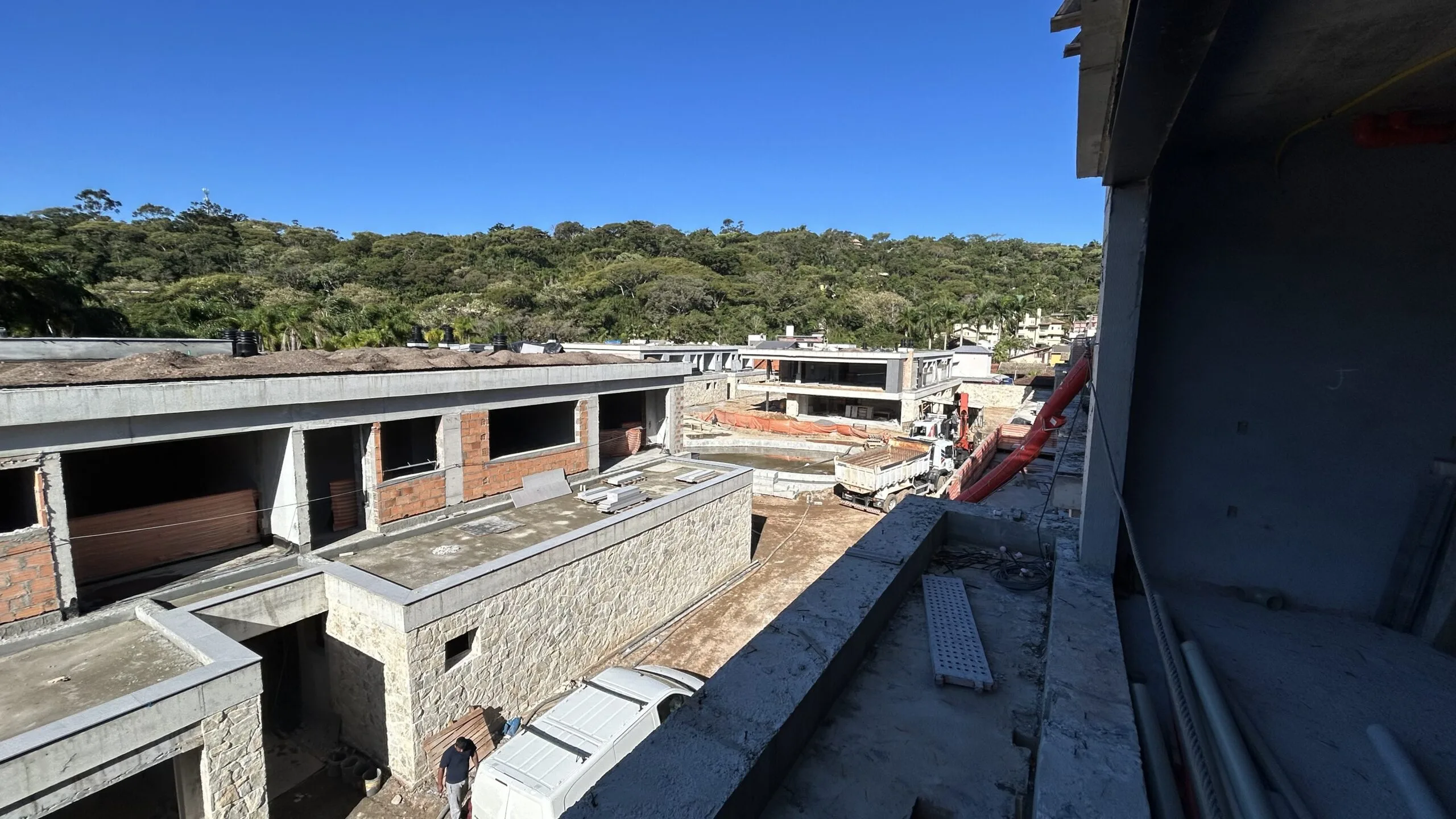 Moradas do Canto: Ultra-Luxury Suspended Mansion with Lagoon Views in Florianópolis