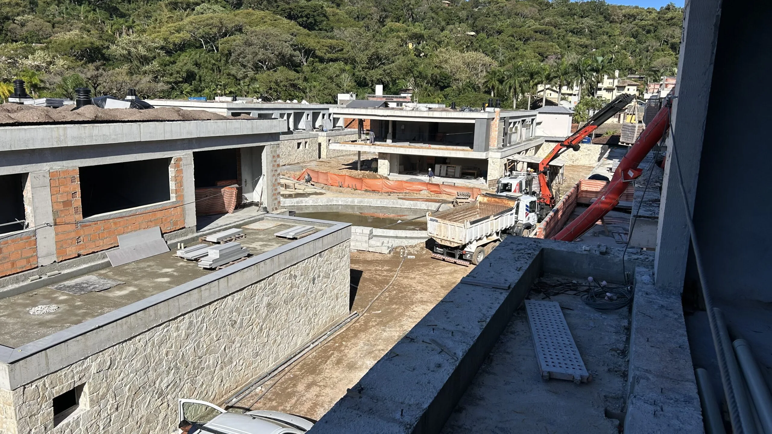 Moradas do Canto: Ultra-Luxury Suspended Mansion with Lagoon Views in Florianópolis