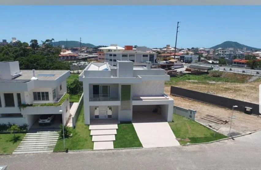 Contemporary Luxury House with Private Pool in Florianópolis