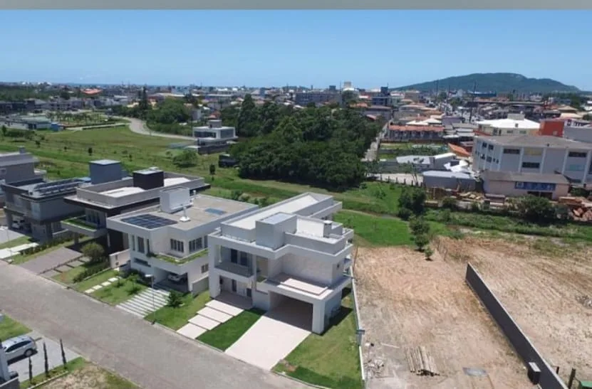 Contemporary Luxury House with Private Pool in Florianópolis
