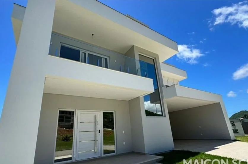 Contemporary Luxury House with Private Pool in Florianópolis