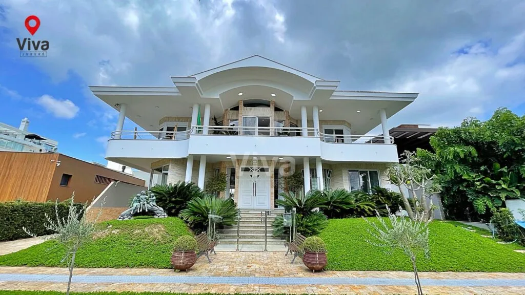 Jurerê Internacional: Ultra-Luxury Beachside House in Florianópolis