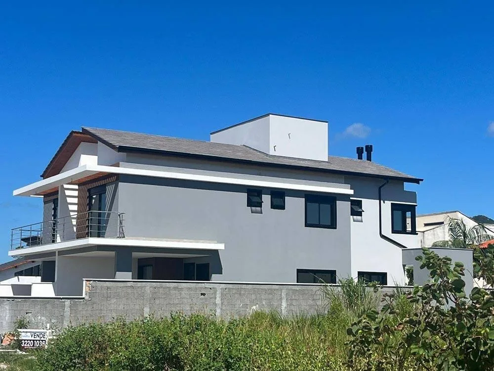 Del Rey Eco Residence: Premium House with Private Garden in Florianópolis